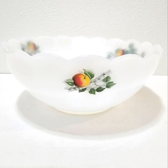 🇨🇵 Vintage Arcopal France "Fruits de France" Milk Glass Serving Bowl - Picture 2 of 13